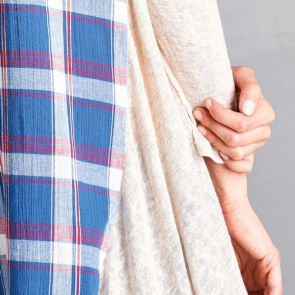 Reverse Pattern Back 3/4 Sleeve Top - Picture 4 of 4